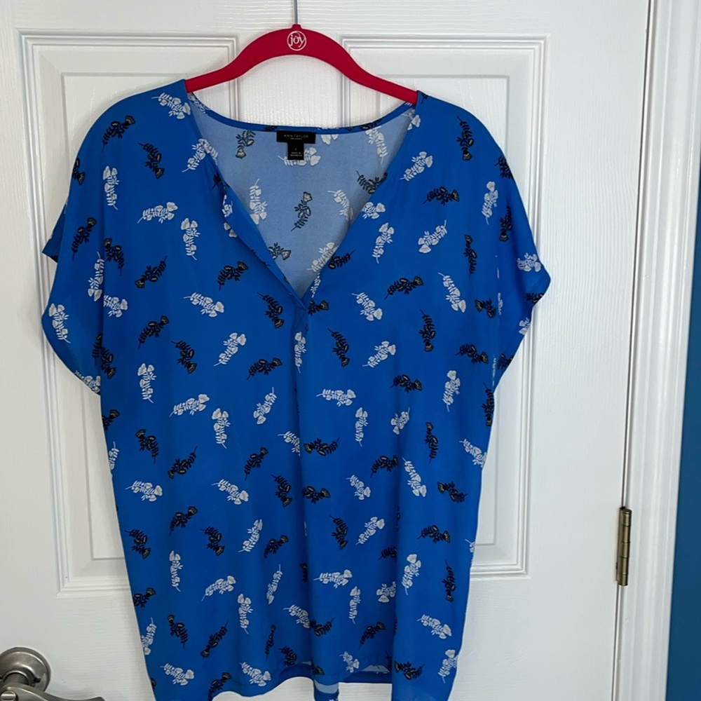 Ann Taylor cap sleeve top large